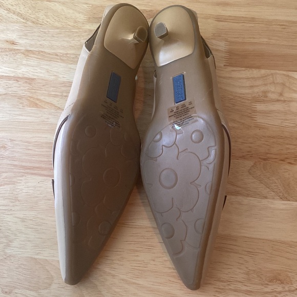 Kenneth Cole Kitten Heel Pointy Toe Leather Heel Shoes - Picture 8 of 11